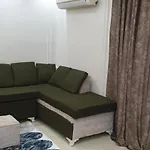 شقه مفروشه ب النزهه للايجار ايام ومداد طويله