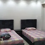 شقه مفروشه ب النزهه للايجار ايام ومداد طويله