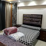 شقه مفروشه ب النزهه للايجار ايام ومداد طويله