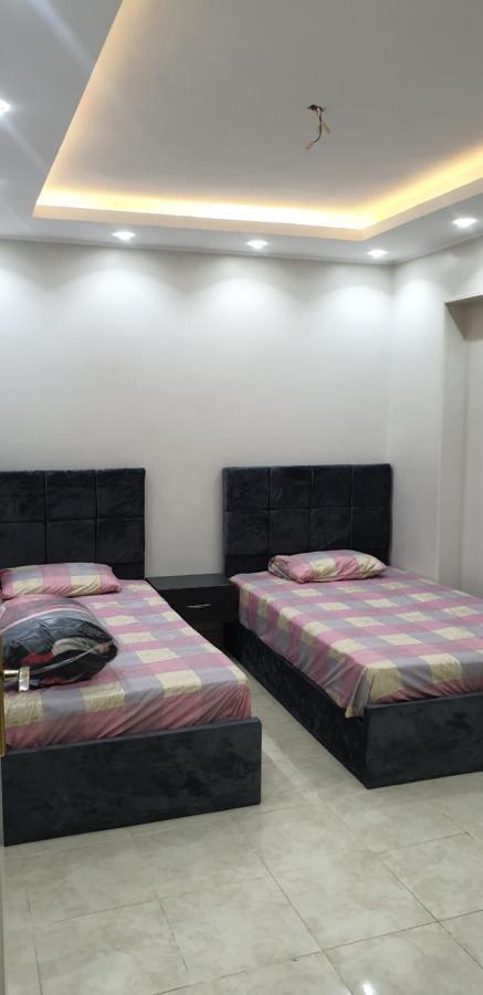 شقه مفروشه ب النزهه للايجار ايام ومداد طويله Apartment *