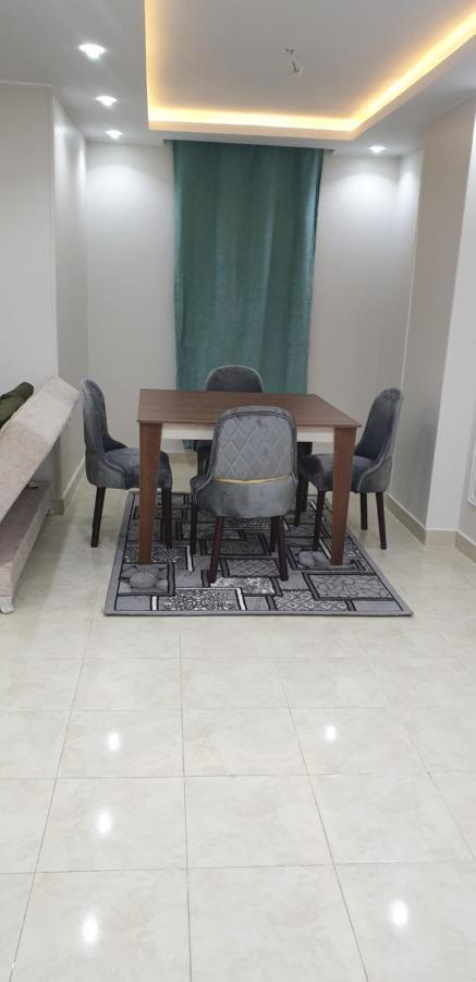 شقه مفروشه ب النزهه للايجار ايام ومداد طويله Apartamento